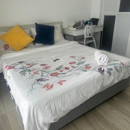 Cozy Free Wifi And Netflix 3 Bed Room At Kenwingston Cyberjaya Exterior photo