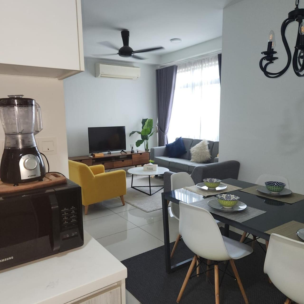 Cozy Free Wifi And Netflix 3 Bed Room At Kenwingston Cyberjaya Exterior photo