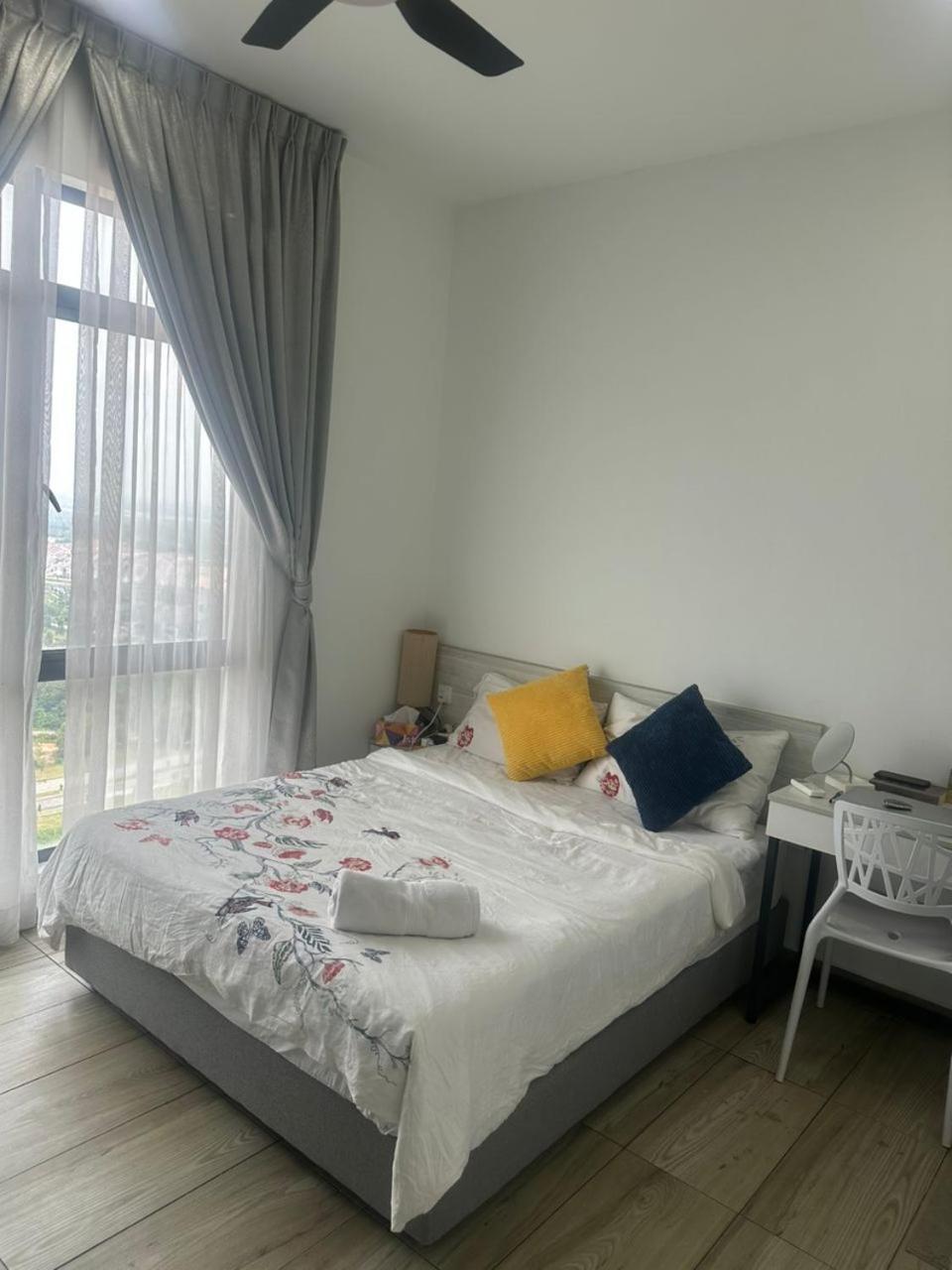 Cozy Free Wifi And Netflix 3 Bed Room At Kenwingston Cyberjaya Exterior photo