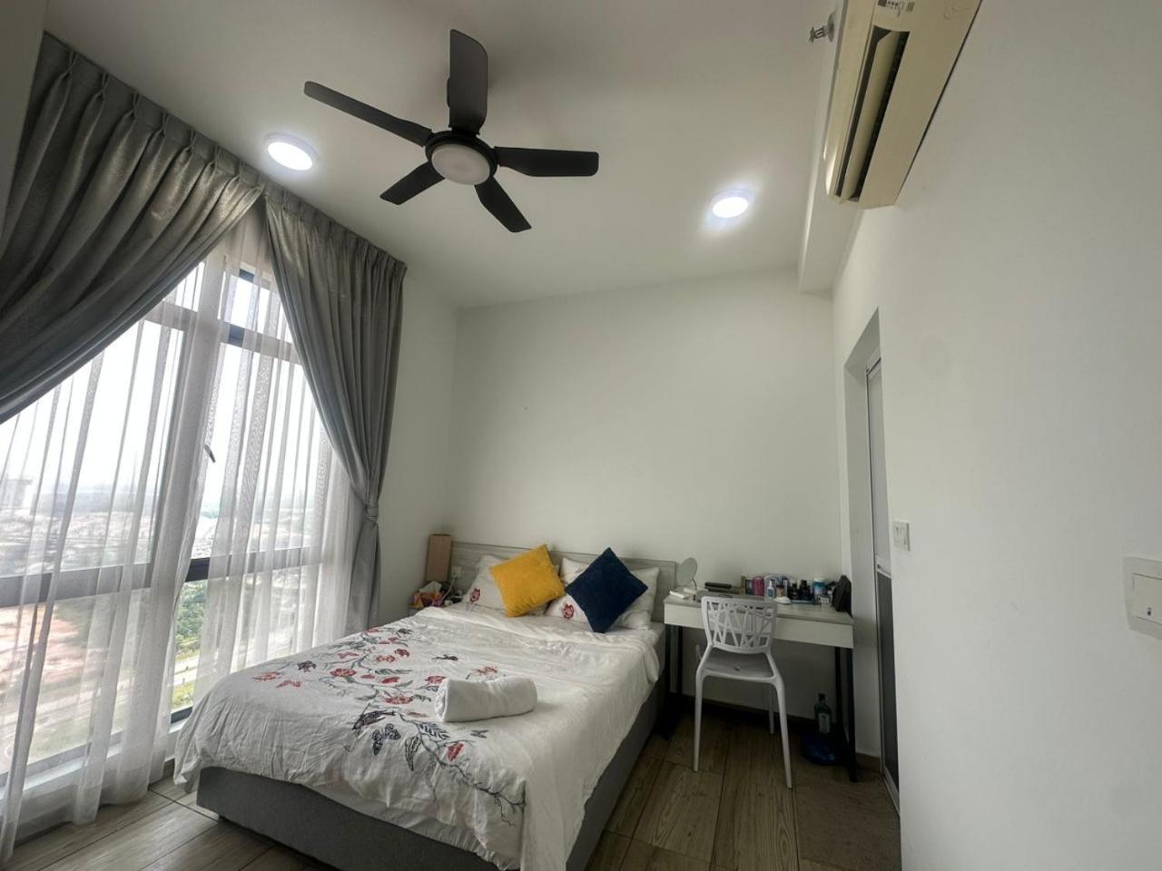 Cozy Free Wifi And Netflix 3 Bed Room At Kenwingston Cyberjaya Exterior photo