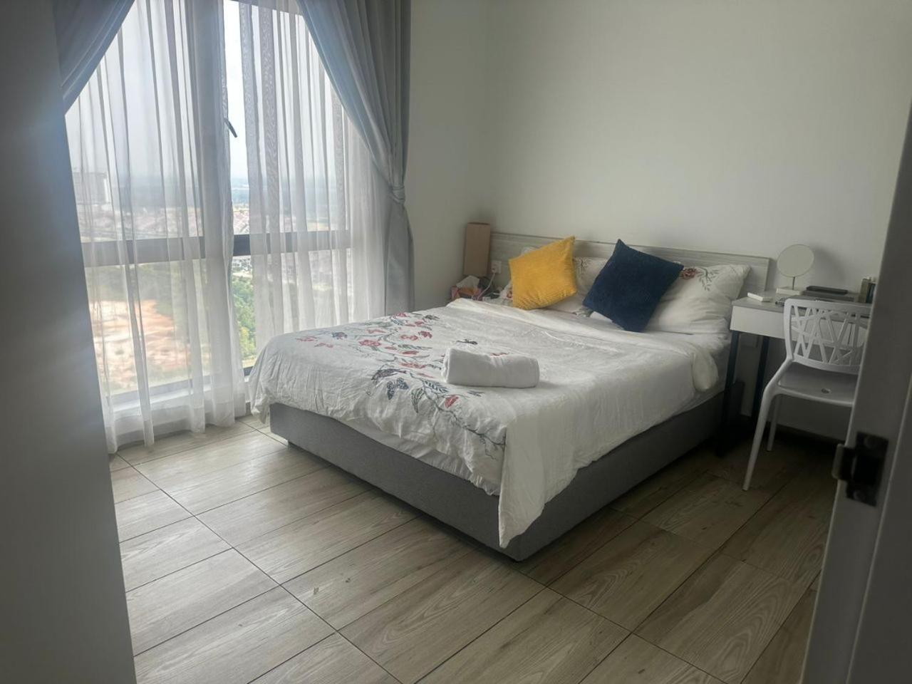 Cozy Free Wifi And Netflix 3 Bed Room At Kenwingston Cyberjaya Exterior photo