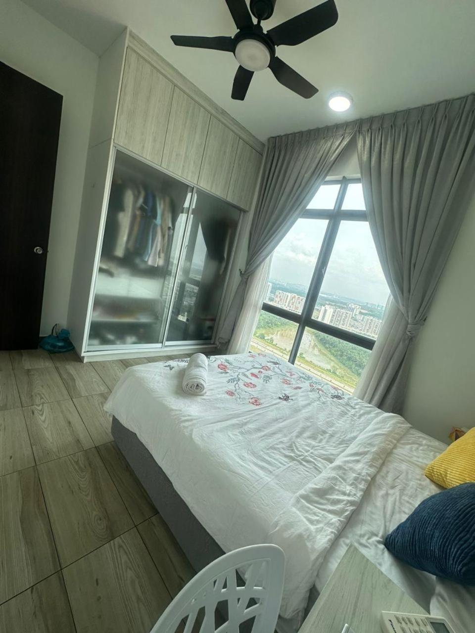 Cozy Free Wifi And Netflix 3 Bed Room At Kenwingston Cyberjaya Exterior photo