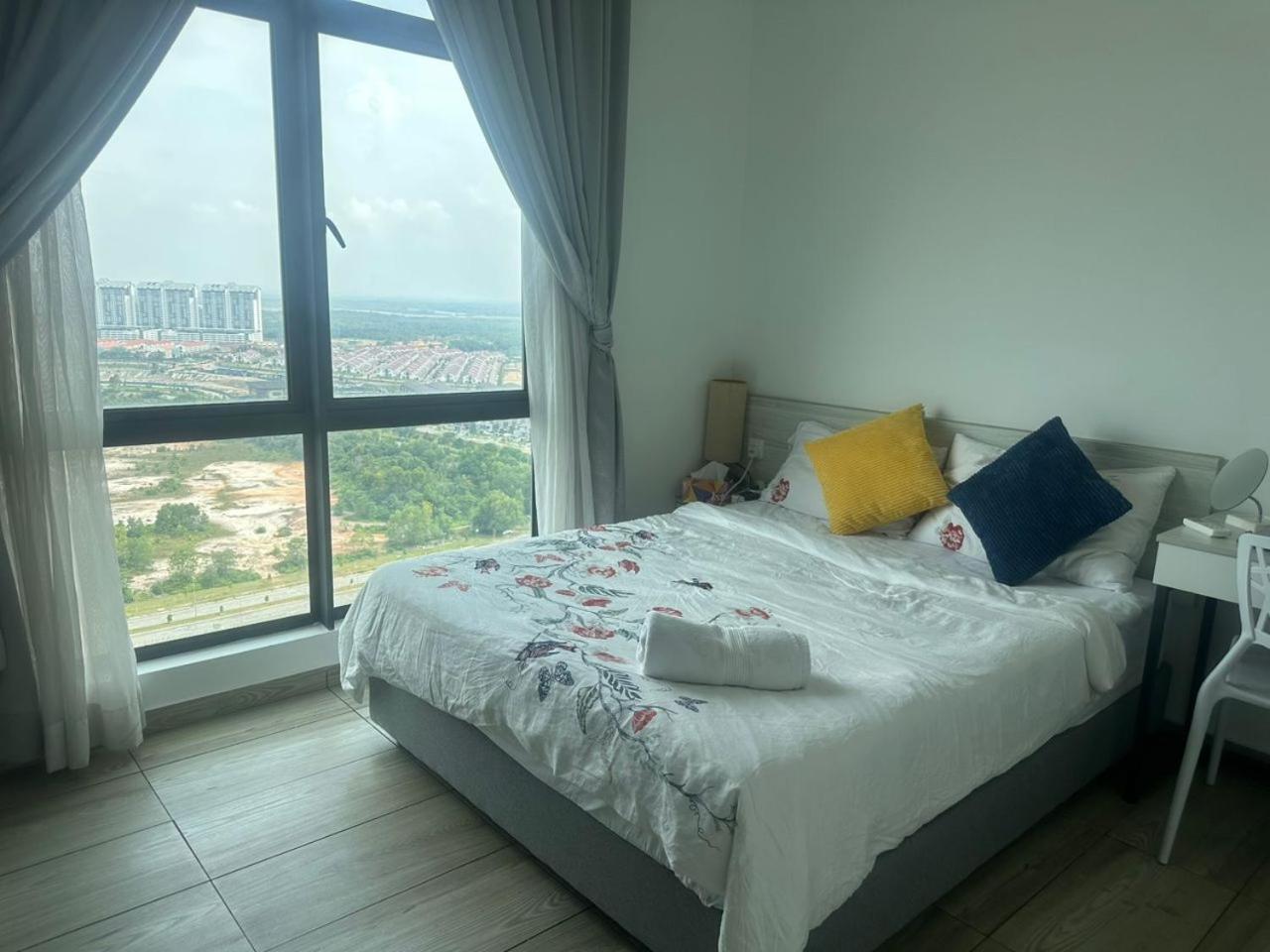 Cozy Free Wifi And Netflix 3 Bed Room At Kenwingston Cyberjaya Exterior photo