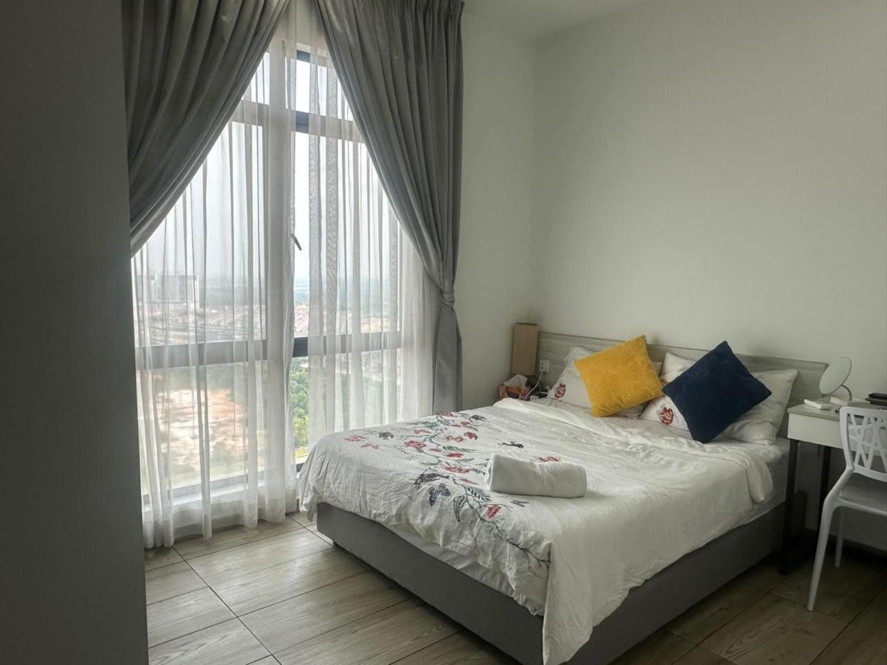 Cozy Free Wifi And Netflix 3 Bed Room At Kenwingston Cyberjaya Exterior photo