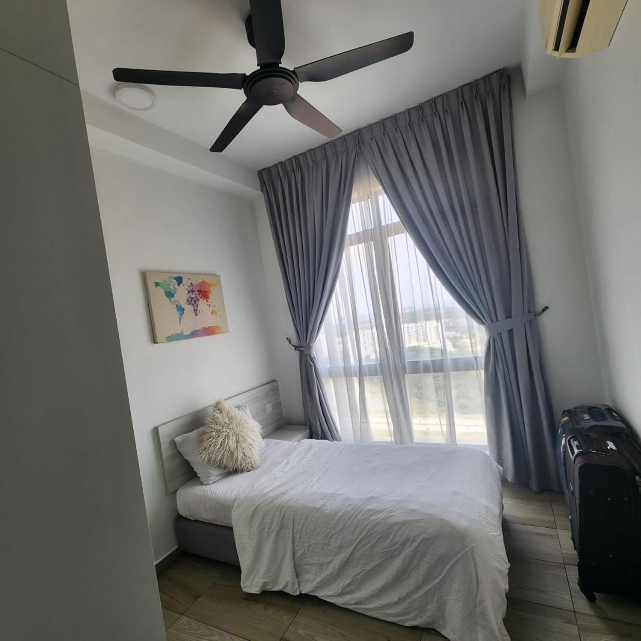 Cozy Free Wifi And Netflix 3 Bed Room At Kenwingston Cyberjaya Exterior photo