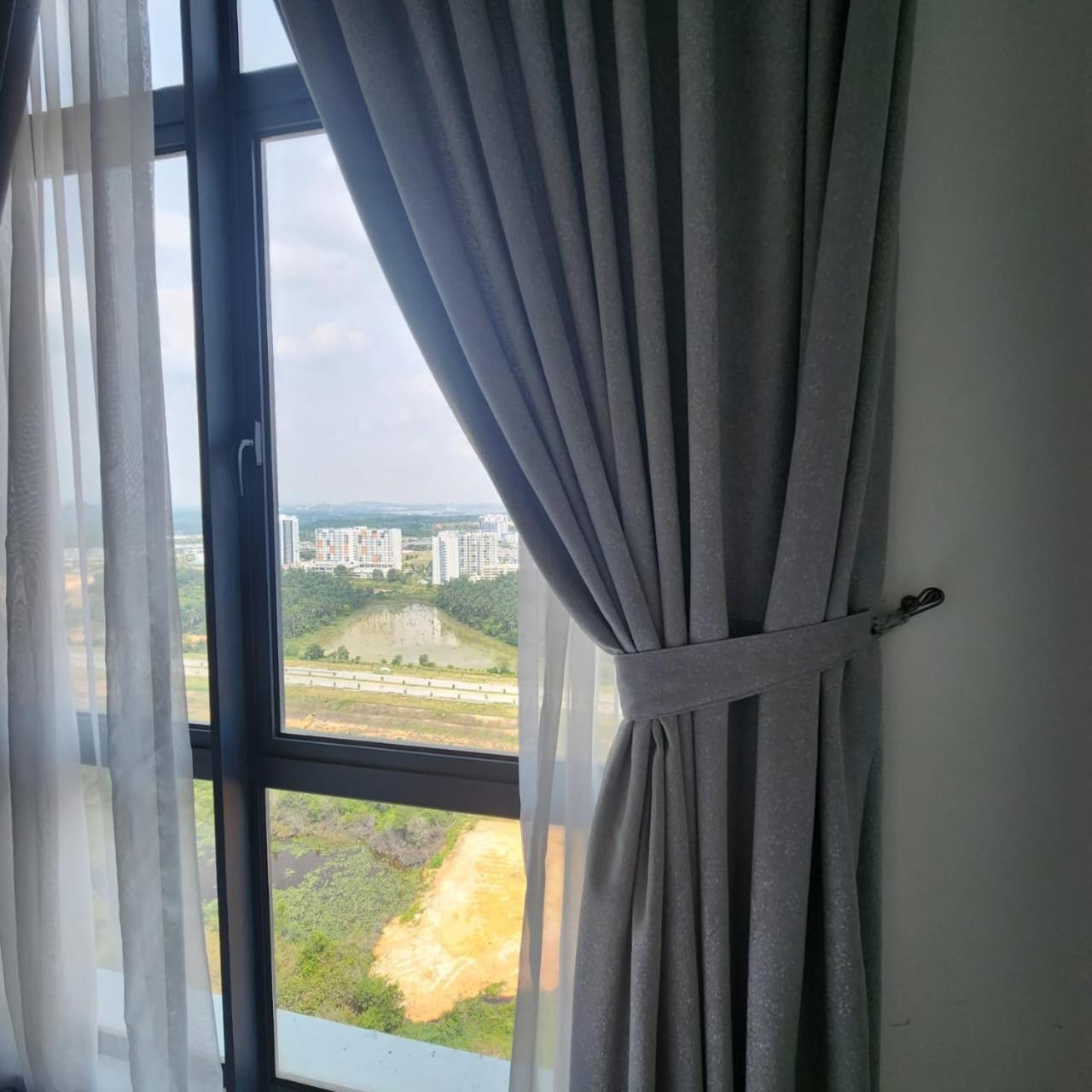 Cozy Free Wifi And Netflix 3 Bed Room At Kenwingston Cyberjaya Exterior photo