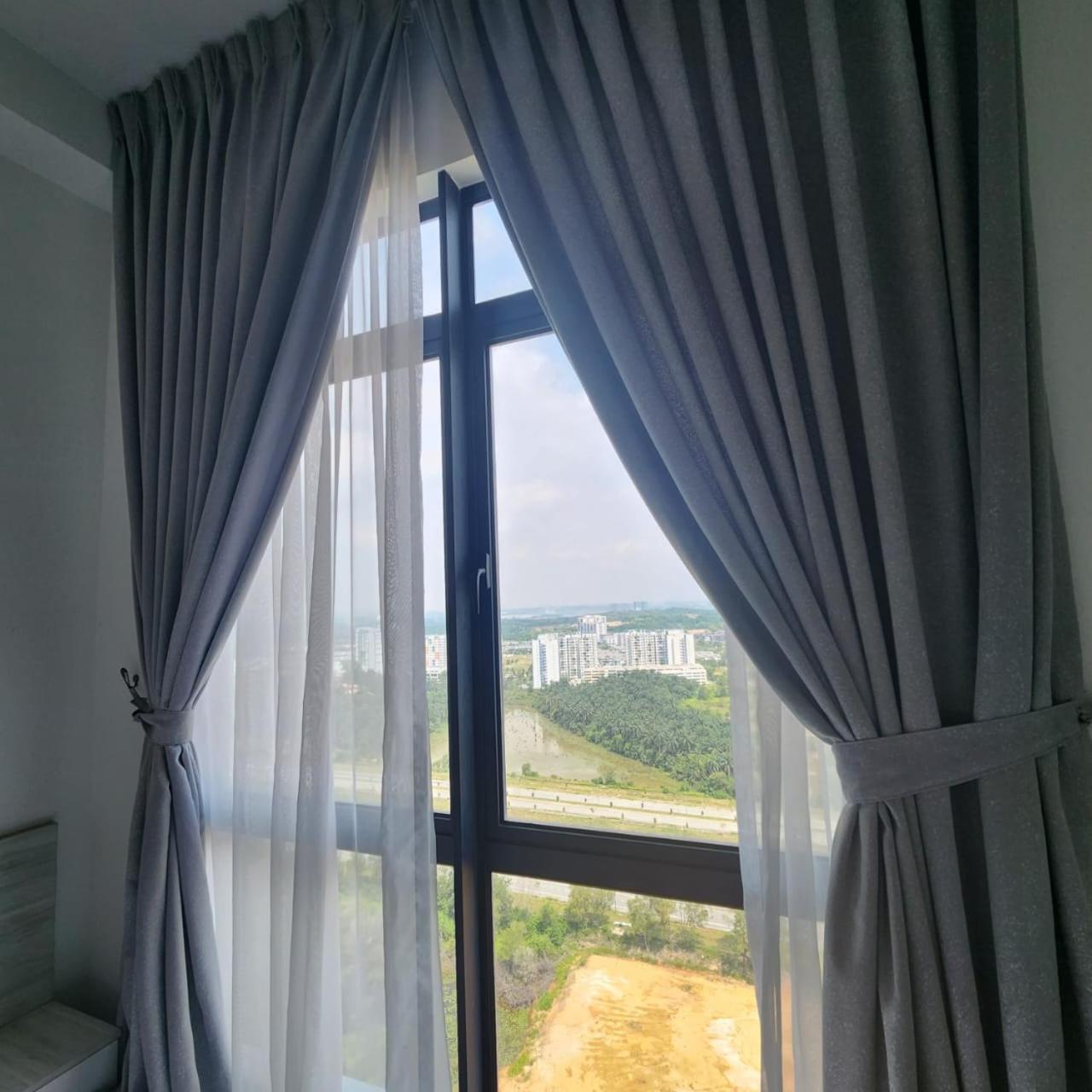 Cozy Free Wifi And Netflix 3 Bed Room At Kenwingston Cyberjaya Exterior photo