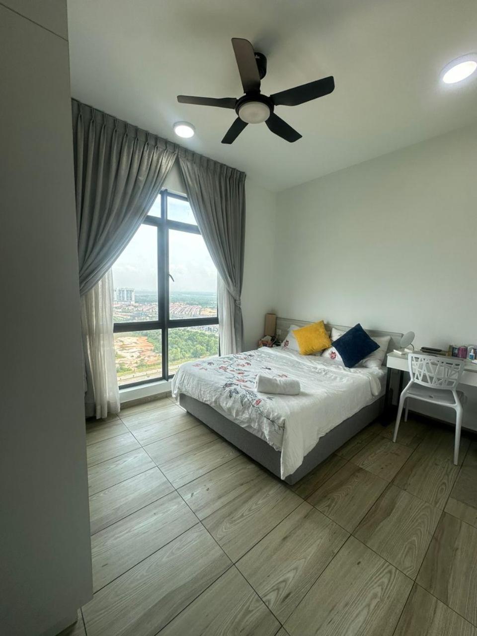 Cozy Free Wifi And Netflix 3 Bed Room At Kenwingston Cyberjaya Exterior photo