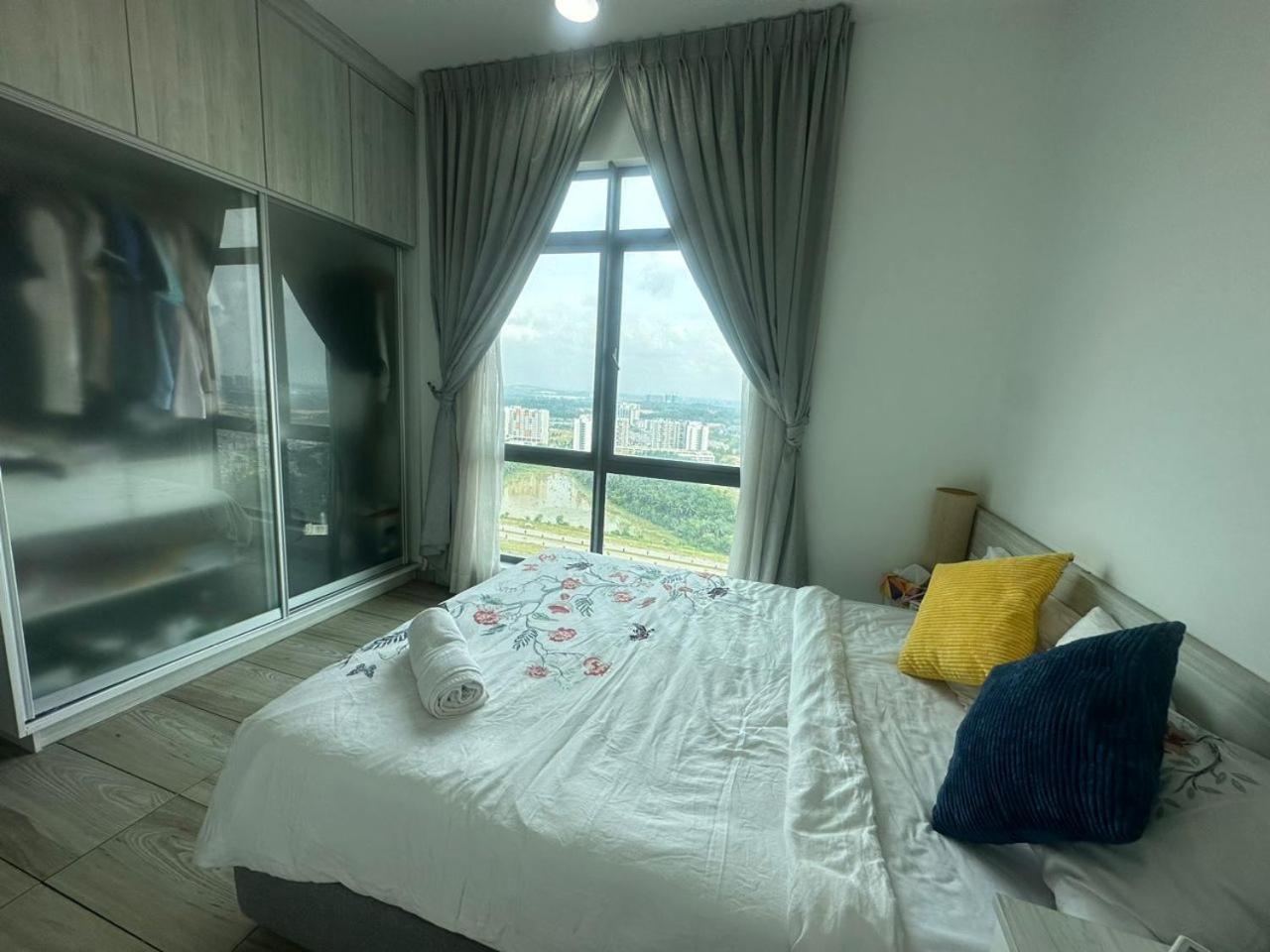 Cozy Free Wifi And Netflix 3 Bed Room At Kenwingston Cyberjaya Exterior photo