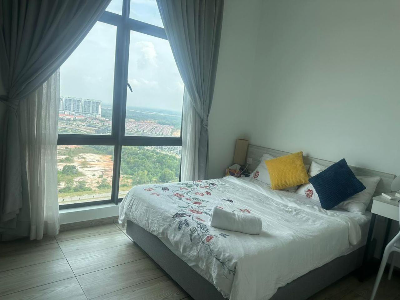 Cozy Free Wifi And Netflix 3 Bed Room At Kenwingston Cyberjaya Exterior photo