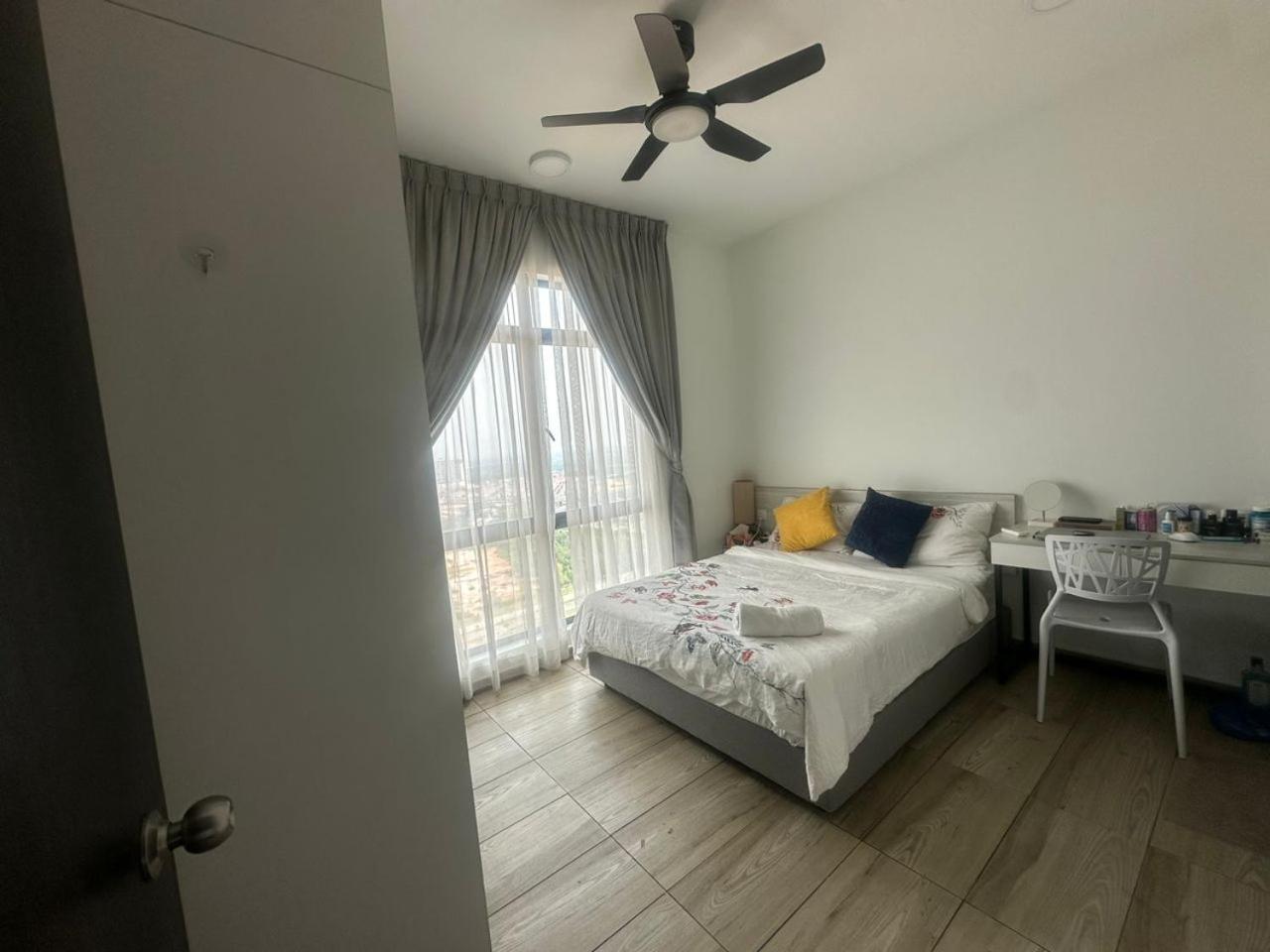 Cozy Free Wifi And Netflix 3 Bed Room At Kenwingston Cyberjaya Exterior photo