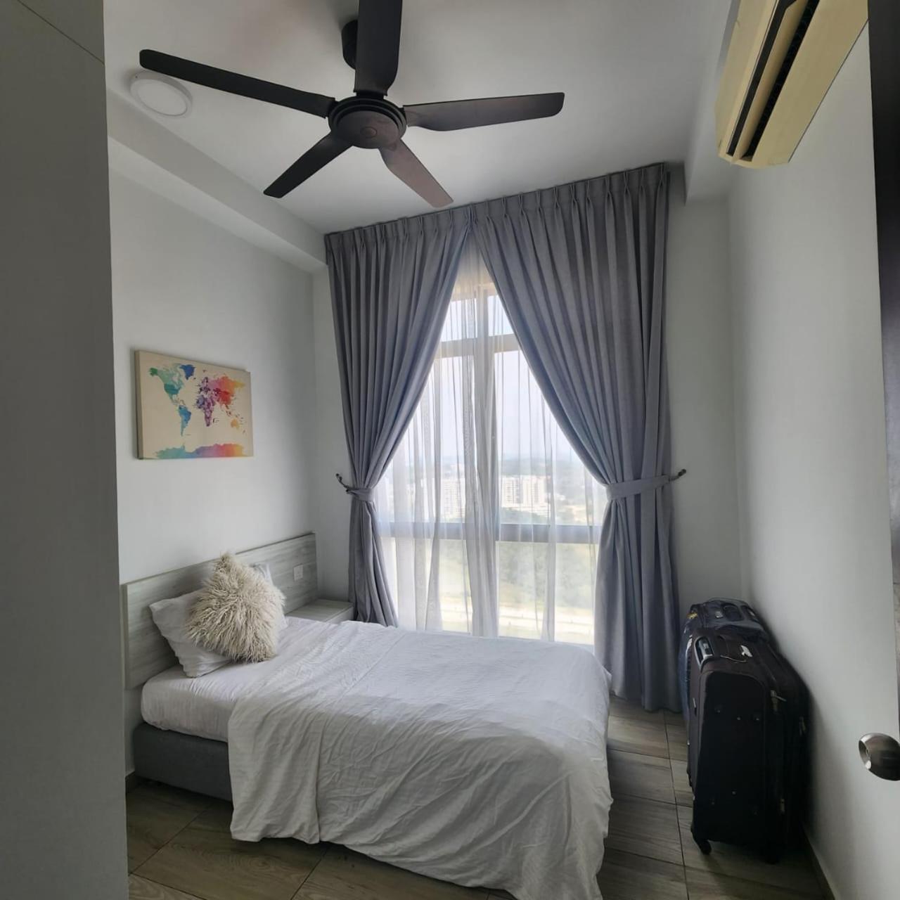 Cozy Free Wifi And Netflix 3 Bed Room At Kenwingston Cyberjaya Exterior photo