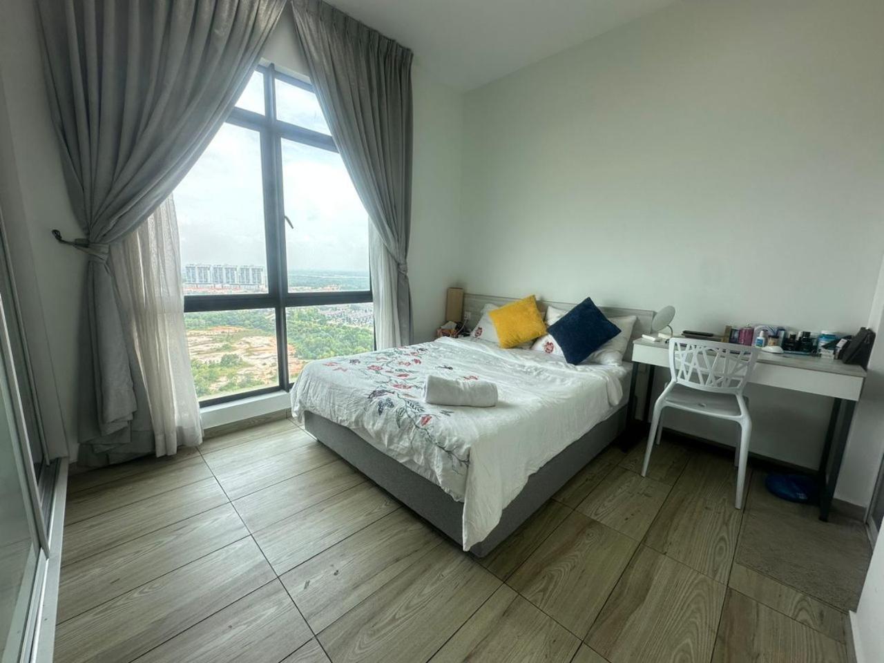 Cozy Free Wifi And Netflix 3 Bed Room At Kenwingston Cyberjaya Exterior photo