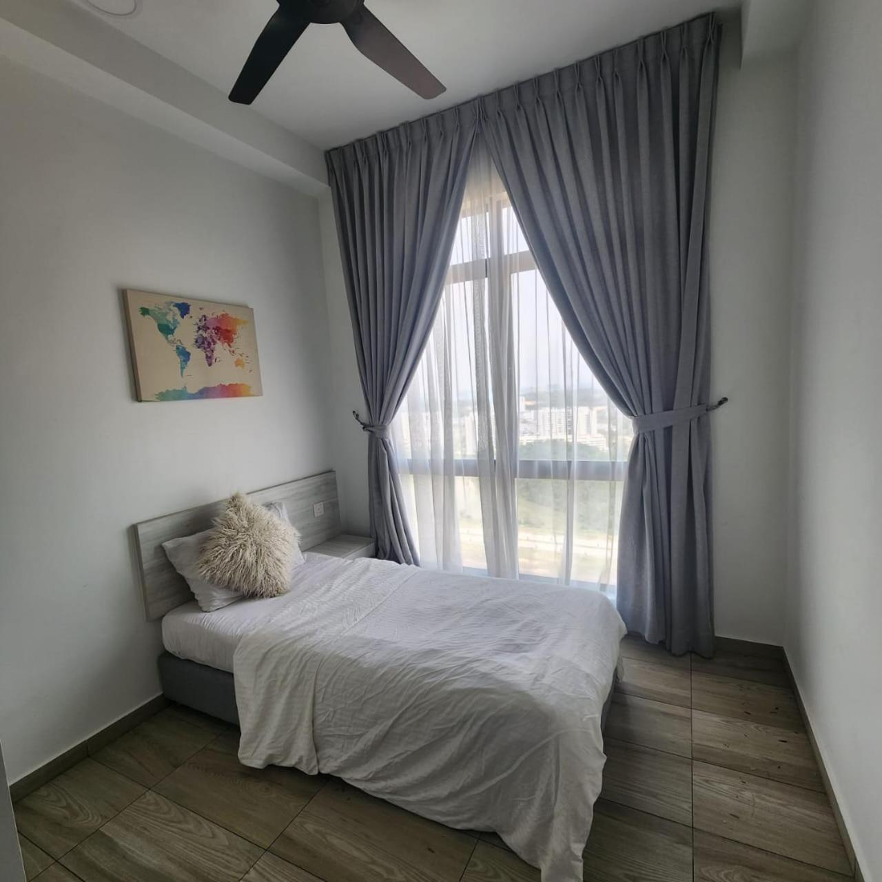 Cozy Free Wifi And Netflix 3 Bed Room At Kenwingston Cyberjaya Exterior photo