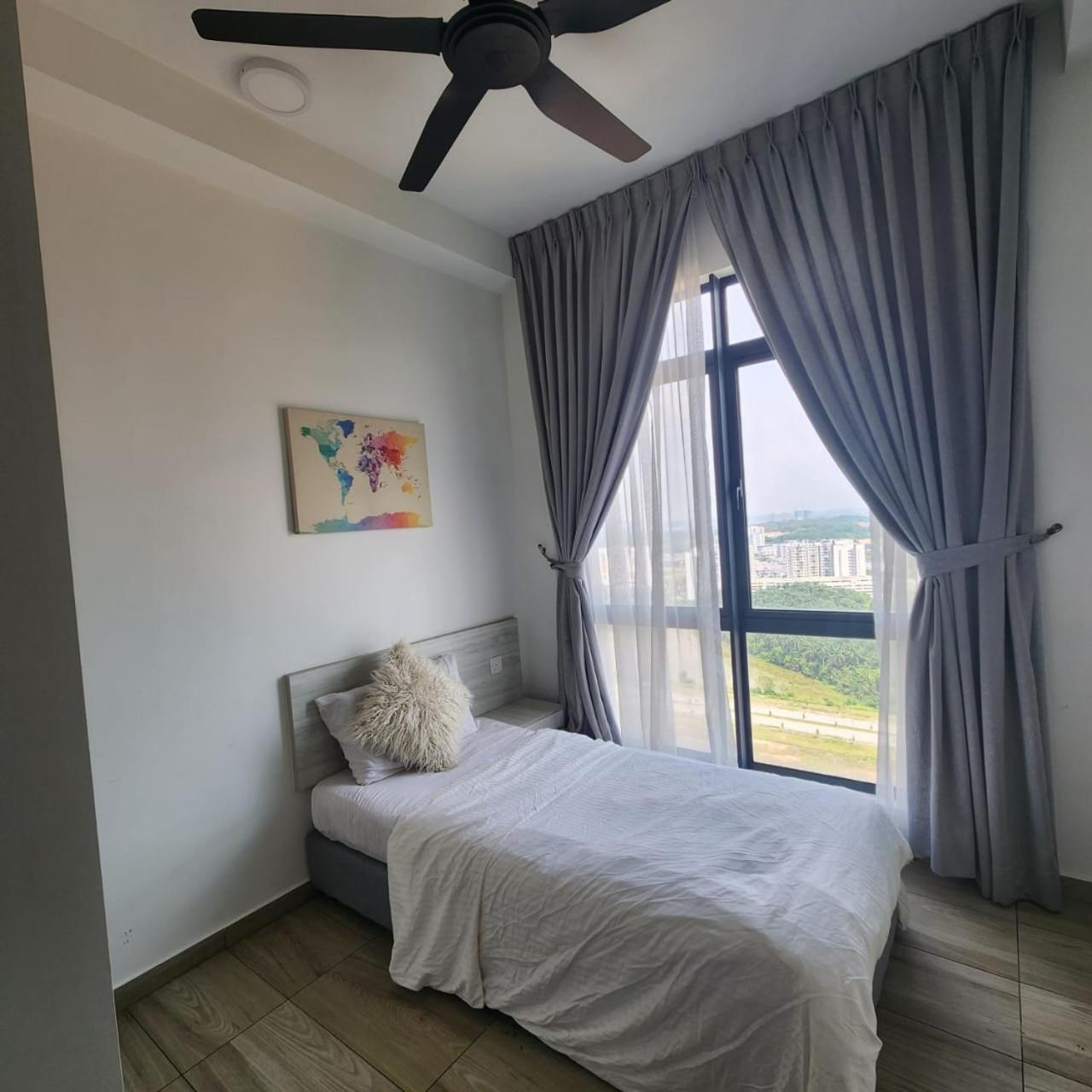 Cozy Free Wifi And Netflix 3 Bed Room At Kenwingston Cyberjaya Exterior photo